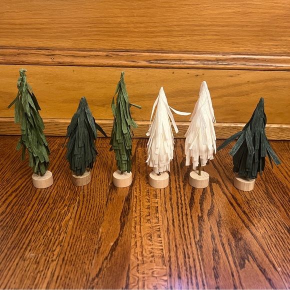 Green and White Holiday Tree Decorations - Picture 3 of 7